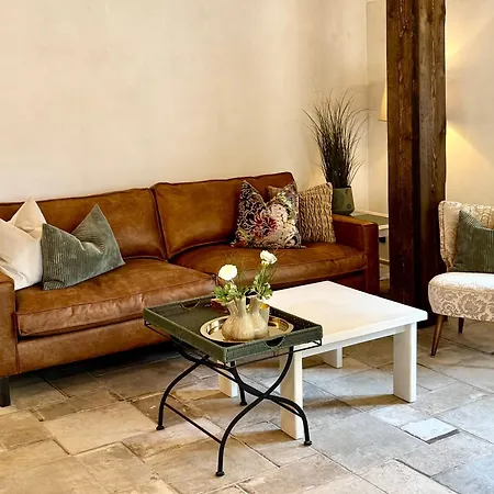 Apartment Oolt Huus I Exklusives Wohnen Im Denkmalgeschuetzten Reetdachhaus Geestland